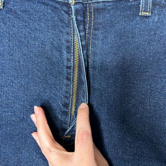 VINTAGE Levi’s High Waisted Relaxed Fit Tapered Leg Jeans
Size 18 - Picture 6 of 6